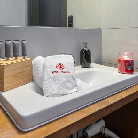 Jarosta & Spa, Ac -free Parking