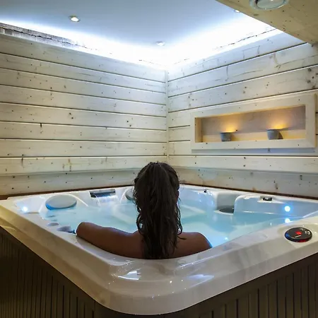 Jarosta & Spa, Ac -free Parking شقة *