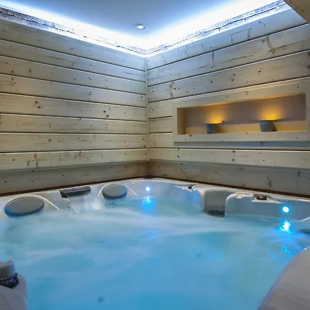 Jarosta & Spa, Ac -free Parking شقة